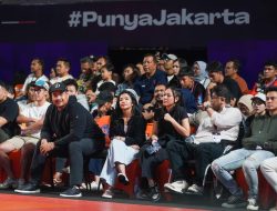Menpora Dito Menyaksikan Laga IBL Bersama Direktur IBL