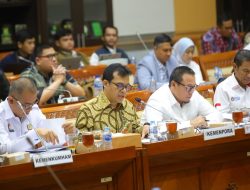 Wakil Ketua Komisi III DPR Memberikan persetujuan Naturalisasi Pesepakbola Asal Belanda Ragnar Oratmangoen, Thom Haye, dan Maarten Paes.