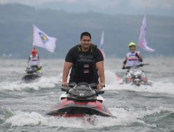 Momen Menarik Menpora Dito Kendarai Jet Ski Di Danau Toba