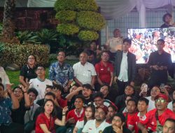 Deputi Pemberdayaan Pemuda Asrorun Ni’am Sholeh Ikut Menyaksikan Pertandingan Timnas