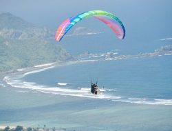 Menpora Dito Dorong Kemajuan Olahraga Dirgantara di PGAWC Lombok