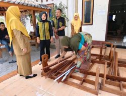 Penenun Desa Semoyang Dapat Dukungan Alat dan Pelatihan dari Pemerintah