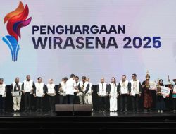 Menpora Erick Thohir Serahkan Penghargaan Wirasena 2025 kepada Daerah dengan IPP Tertinggi